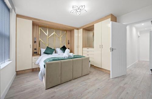 Manchester House | Stylish 5BR with free parking and WiFi