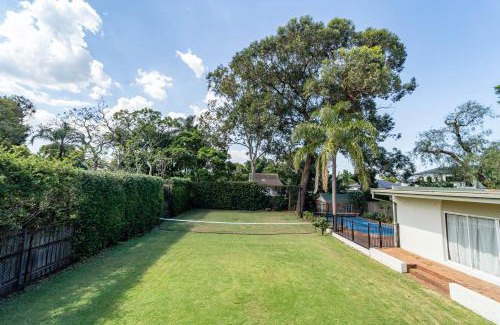 Strathfield House | Stylish 6BR Strathfield House Tennis & Fun Games