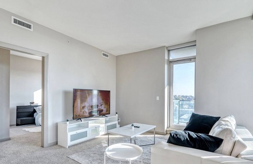 Mission District Apartment | Stylish Amazing View DT Free Parking+Hot Tub