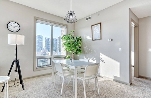 Mission District Apartment | Stylish Amazing View DT Free Parking+Hot Tub