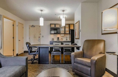 West Des Moines Resort | Stylish and Affordable Stay in West Des Moines! 3 Modern Units, Full Kitchen!