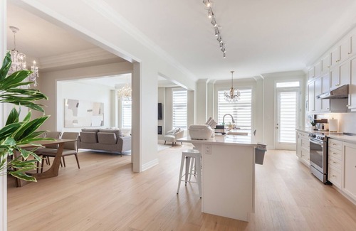 Markham House | Stylish and Brand New: Your Cozy 4-bedroom Getaway