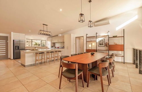 Yallingup House | STYLISH AND CAPTIVATING 5 BEDROOM RURAL RETREAT WITH SWEEPING VIEWS