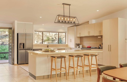 Yallingup House | STYLISH AND CAPTIVATING 5 BEDROOM RURAL RETREAT WITH SWEEPING VIEWS