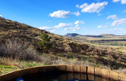 Longmont Apartment | Stylish and Comfortable Apartment with Vast Views & Hot Tub
