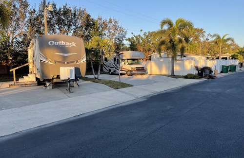 Marco Island House | Stylish and Comfortable RV in 55 plus Community