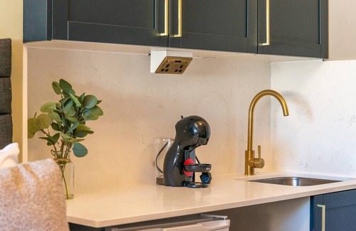 Seven Sisters Condo | Stylish and Cosy Studio - Top Location