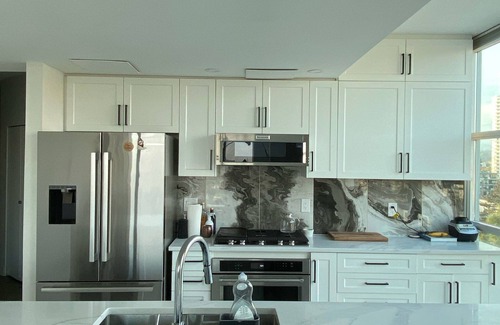 Lower Lonsdale Condo | Stylish and Cozy Furnished Lower Lonsdale Condo-1 min from shipyard.