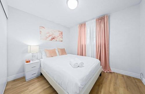 Barrie Apartment | Stylish and Cozy 4 bedroom House