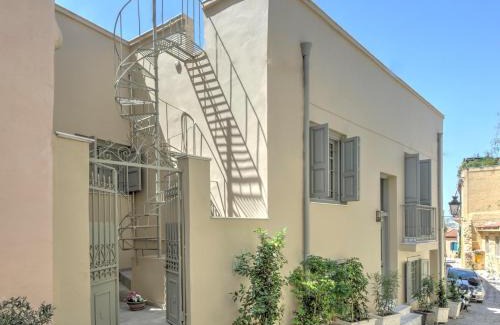 Plaka Apartment | Stylish and cozy house in Athens, Plaka