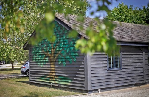 Selby Ski Chalet | Stylish and luxurious open plan lodge with underfloor heating and smart TV.