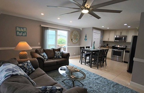 Fort Myers Beach Apartment | Stylish and Modern 2 bedroom. The 'Mermaid Suite'.