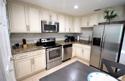 Fort Myers Beach Apartment | Stylish and Modern 2 bedroom. The 'Mermaid Suite'.