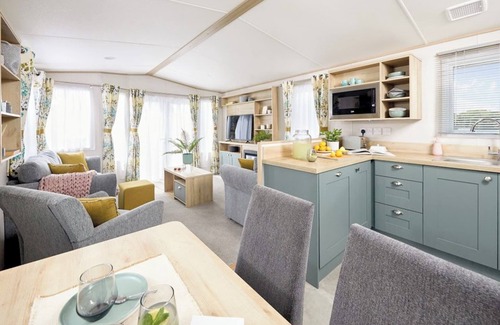 Graigfechan House | Stylish and modern 12ft-wide caravan with one double two one twin.