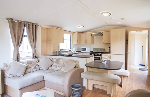 Graigfechan House | Stylish and modern 12ft-wide caravan with one double two one twin.