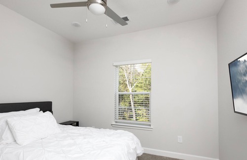 Charlotte Apartment | Stylish and Modern Charlotte Apartment Near UNC, Charlotte Motor Speedway 8307