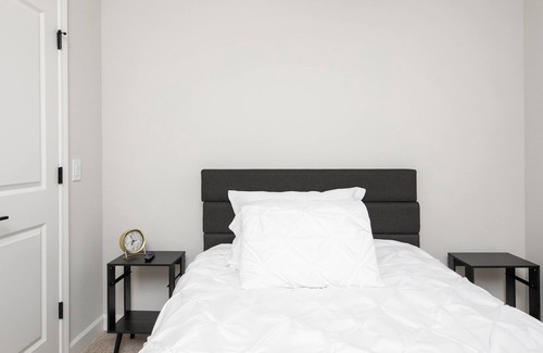 Charlotte Apartment | Stylish and Modern Charlotte Apartment Near UNC, Charlotte Motor Speedway 8307
