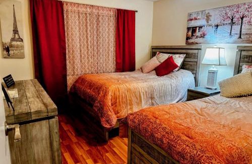 Trailer Estates Apartment | Stylish and Modern Shorewalk condo close to top beaches, heated pools, hot tub, IMG Academy, dining