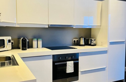 Queen's Park Apartment | Stylish and peaceful London flat with all mod cons-close to transport links!