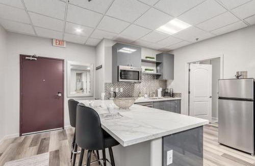 Fountain Hills Apartment | Stylish and Prestigious - 2 Bed 2 Bath On The Avenue