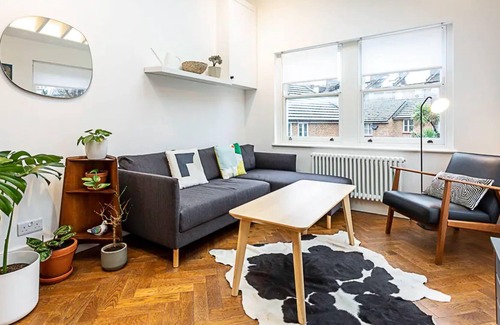 Hackney Downs Apartment | Stylish and Spacious 1BD in Clapton