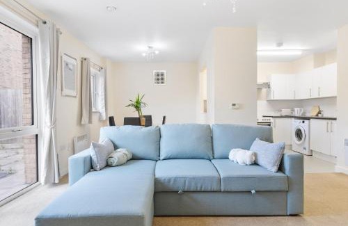 Thames Apartment | Stylish and spacious 2 bed apartment