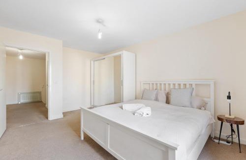 Thames Apartment | Stylish and spacious 2 bed apartment