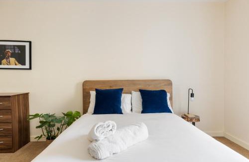 Thames Apartment | Stylish and spacious 2 bed apartment