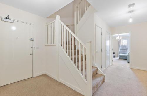 Thames Apartment | Stylish and spacious 2 bed apartment