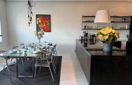 Kallio Apartment | Stylish and spacious 85m2 Hakaniemi Apartment with Market Hall View Next to Metro