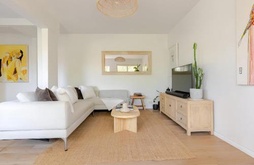 Coogee Apartment | Stylish and Spacious Beach Apartment