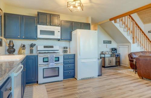 Angel Fire House | Stylish Angel Fire Cabin with Deck - 2 Mi to Ski Mtn