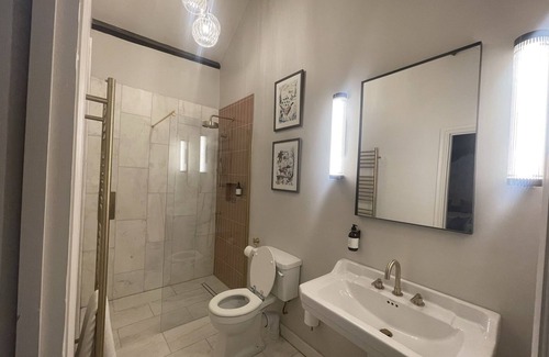 Bridgend Apartment | Stylish apartment above popular traditional village pub!