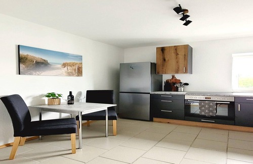 Heppens Apartment | Stylish Apartment with Balcony