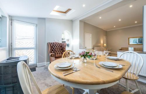 Brondesbury Park Apartment | Stylish apartment 12 minutes by tube from Oxford Street free WIFI and Ac