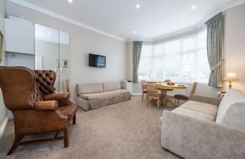 Brondesbury Park Apartment | Stylish apartment 12 minutes by tube from Oxford Street free WIFI and Ac