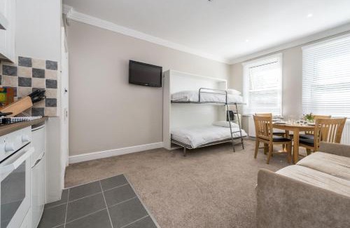 Brondesbury Park Apartment | Stylish apartment 12 minutes by tube from Oxford Street free WIFI and Ac