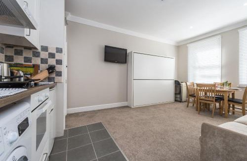 Brondesbury Park Apartment | Stylish apartment 12 minutes by tube from Oxford Street free WIFI and Ac
