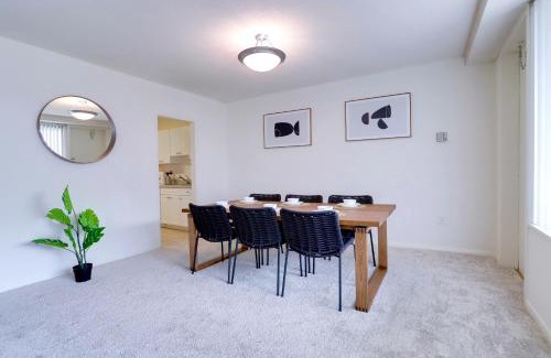 Aurora Highlands Apartment | Stylish Apartment Close to National Landing