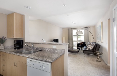 Old Pasadena Apartment | Stylish Apartment/Great Location/WiFi/Self Check In-Out/High Cleanliness Stdrs!
