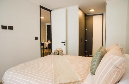 Apoquindo Apartment | Stylish Apartment Ideal For 3 In Las Condes