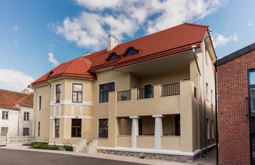 Viljandi Apartment | Stylish Apartment in Historic Villa Doll, City Center