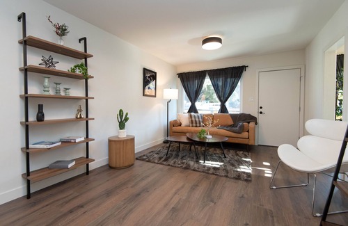 Downtown Los Angeles House | Stylish Apartment near Dodger St