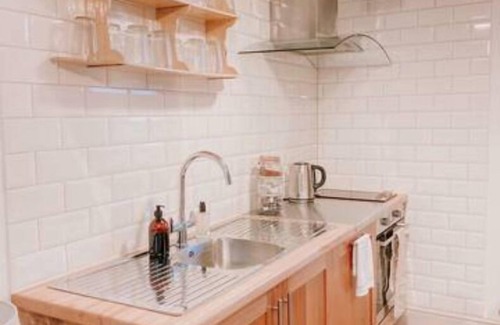 Nailsworth Apartment | Stylish apartment: sleeps 4-6 people, town centre