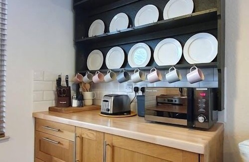 Nailsworth Apartment | Stylish apartment: sleeps 4-6 people, town centre