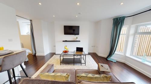 Newport Apartment | Stylish Apartment w/Private Garden - Dog Friendly