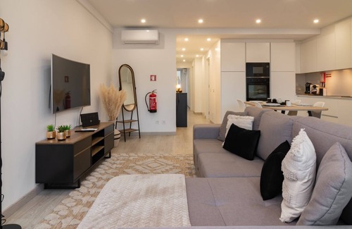 Paco De Arcos Apartment | Stylish Apartment W/River View by LovelyStay