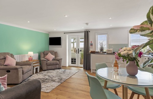 Llangynin Apartment | Stylish apartment with 2 bedrooms and stunning countryside views
