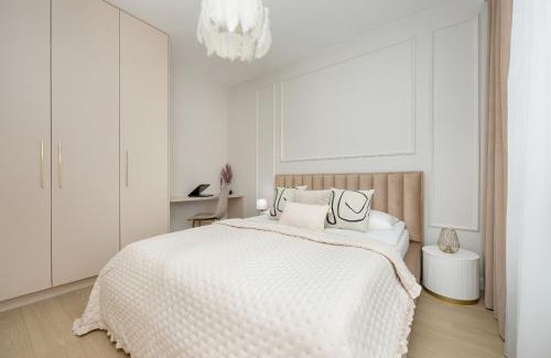 Brodno Apartment | Stylish Apartment with Balcony 7th Floor by Noclegi Renters
