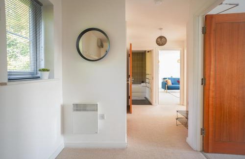 Pontprennau Apartment | Stylish Apartment with Private Parking
